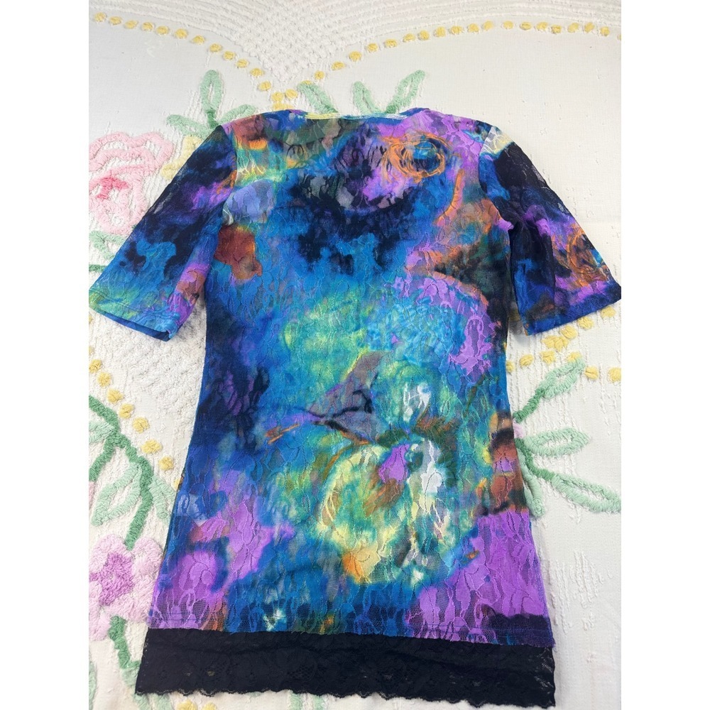 BKE Lace Overlay Tie Dye Short Sleeve Top Women M Blue Purple Orange Black - Picture 2 of 8